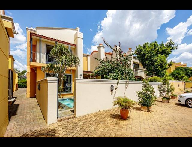 2 BEDROOM TOWNHOUSE FOR SALE IN BEDFORD GARDENS